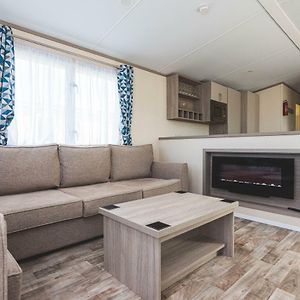 6 Berth Super Deluxe Mobile Home Dog Friendly